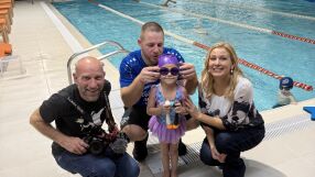 "Няма да я бутам в инвалидна количка": Рая плува срещу мускулната атрофия (ВИДЕО)