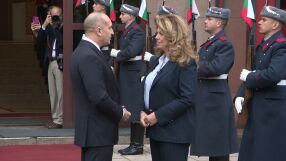 НА ЖИВО: Румен Радев си тръгва от „Дондуков“ 2. Илияна Йотова го изпраща