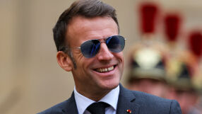 Макрон: Искам да се ускори забраната за социални мрежи и телефони за учениците под 15 г.