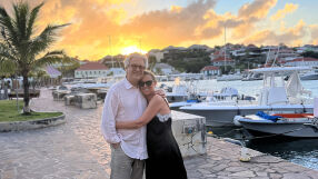 Орлин Горанов и любимата му Валя - как се озоваха със зимните якета на 40 градуса (СНИМКИ)