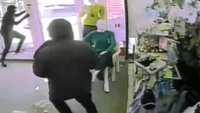 Тримата, задигнали злато за 340 хиляди лева, пристигнали и избягали с краден автомобил