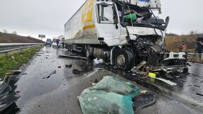 Катастрофа между два тира затвори магистрала „Марица“ към ГКПП „Капитан Андреево“ (СНИМКИ)