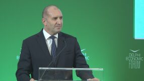 Румен Радев: Страната ни трябва да преодолее негативите от прибързано и без подготовка влизане еврозоната