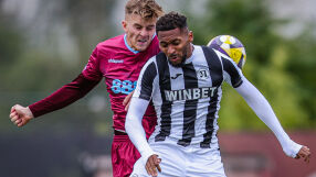 "Мениджърът му клекна": Переа продължава в Левски