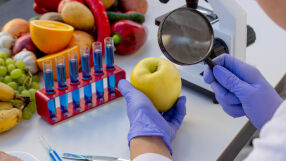 „Коктейли от пестициди“ замърсяват ябълките в цяла Европа