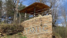 Българското село с каменния 