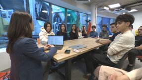 Млади бизнес предприемачи тръгват по пътя към успеха в приключението „Тийноватор“