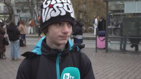 "Дигитално пълнолетие" в Европа – поръчваш алкохол на 18, влизаш в социалните мрежи на 16