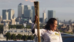 Коренното население на Бразилия пренася олимпийския огън