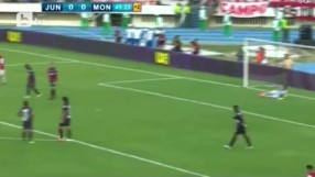 Вижте изумителния гол на Бербатов срещу Атлетико Хуниор!