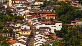 Той посети всяка страна по света, но напуска работа и се мести тук 