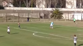 Вратар си вкара култов автогол, заподозряха го в черно тото (ВИДЕО)