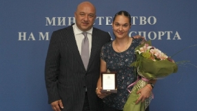 Красен Кралев отличи Петя Неделчева за бронзовия медал от Баку