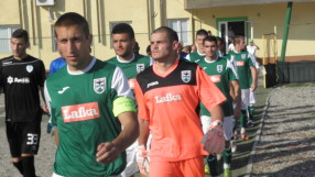 Стадионът и автобусът на Пирин станаха жертва на вандали