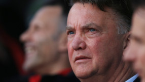 Във вихъра си: Луис ван Гаал танцува и целува