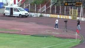 Хвърлиха бомба по журналист на bTV! (ВИДЕО)