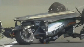 Серхио Перес катастрофира на пистата в Унгария, размина се без наранявания (ВИДЕО)