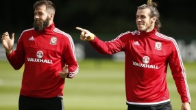 Сензационното представяне на Уелс отлага втора сватба 