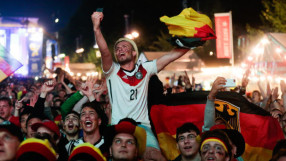 Германските фенове смениха вурстовете с... пици