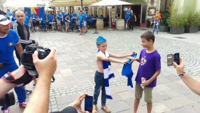 Малки привърженици трогнаха ултрасите на 