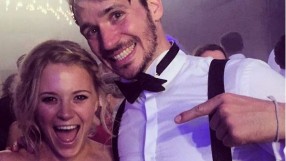 Биатлонистка хвана букета на Ана Иванович