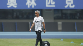 Дъждът провали първото дебри на Манчестър извън Англия