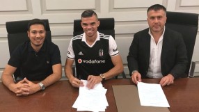 Пепе подписа с 