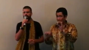 Жерар Пике в дует с японска музикална сензация (ВИДЕО)