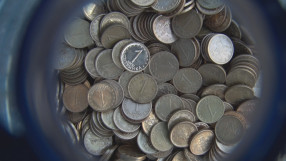 Защо монетите имат релефни ръбове?