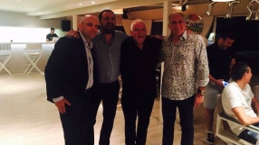 Тити Папазов отпразнува половин век в звездна компания (СНИМКИ)