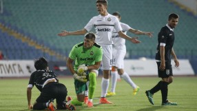 Петко Христов подписа с 