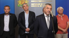 Валери Симеонов се извини, добавката за прослужено време остава