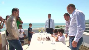 Братя Пулеви срещу Топалов в уникален сблъсък на шахматната дъска (ВИДЕО)