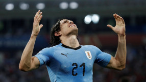 Кавани иска да играе. Лекарите още не са сигурни