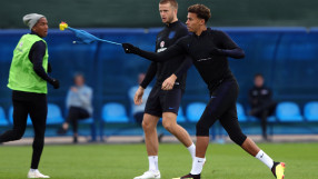 В Англия тренират с... гумени пилета (ВИДЕО)