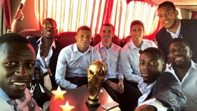 Шампионският парад: Донатело и една световна купа извън автобуса (ВИДЕО)