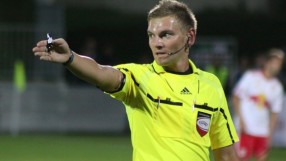 Австрийски електротехник свири на 