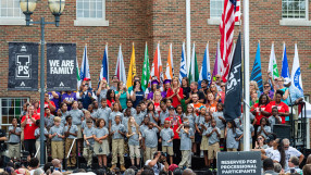 Леброн отвори училище за деца в риск (ВИДЕО и СНИМКИ)