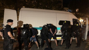 Вижте кадри от задържането на българите в Братислава (ВИДЕО и ГАЛЕРИЯ)