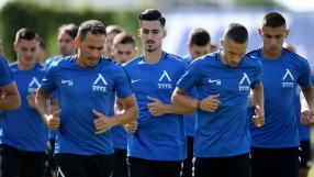 Без феновете си 