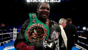 Уайт се справи с Ривас и вече официално е претендент за световната титла