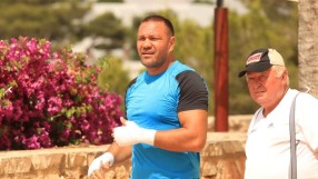 Кобрата - с плуване към спортната комисия на Калифорния (ВИДЕО)