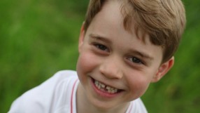 Принцът и неговата футболна тениска