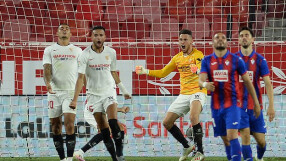 Окампос първо вкара гол, а после опази вратата на 