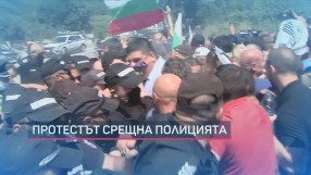 „Битката“ за плажа в „Росенец“: Протестиращите пробиха пътя след конфликт с полицията (ОБЗОР)