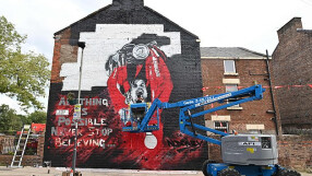 И Джордан Хендерсън се сдоби с огромен графит край 