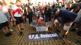 Ден 19 на протести: Хепънинг, торта и блокирани кръстовища 