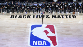 НБА се завърна, а играчите нарушиха 40-годишно правило