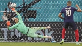 Над 260 000 фенове искат преиграване на Франция - Швейцария