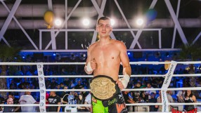 Счупена ръка не спря Александър Петров да спечели шампионски пояс
